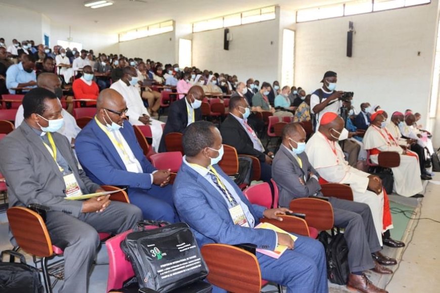 Symposium international Yaoundé - École catholique en Afrique,  urgence d'éduquer à la Paix et à l'environnement. Question de méthode