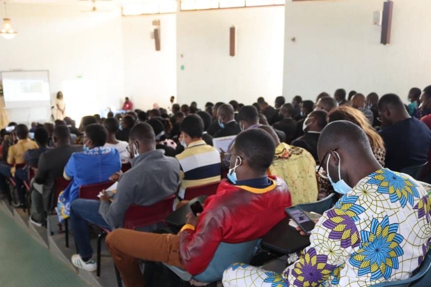 Symposium international Yaoundé - École catholique en Afrique,  urgence d'éduquer à la Paix et à l'environnement. Question de méthode