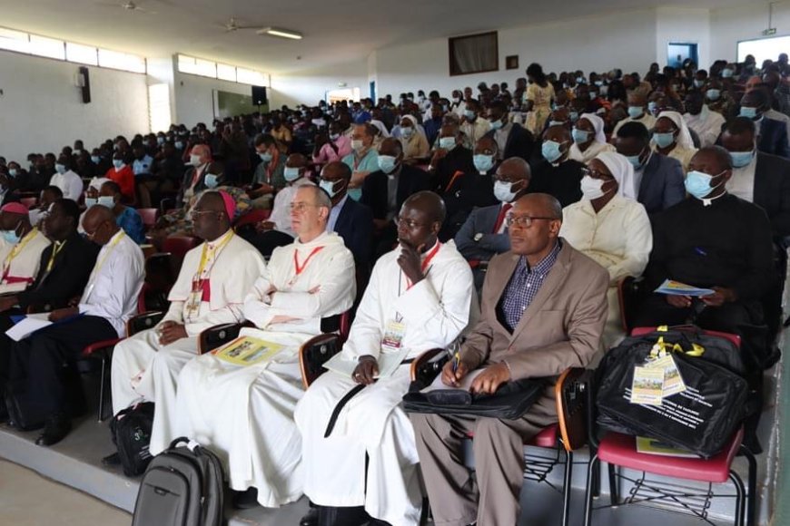 Symposium international Yaoundé - École catholique en Afrique,  urgence d'éduquer à la Paix et à l'environnement. Question de méthode