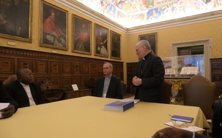 Rencontre amicale et fraternelle avec Son Excellence Monseigneur Vincenzo Angelo ZANI, archiviste et bibliothécaire de l’Église catholique romaine