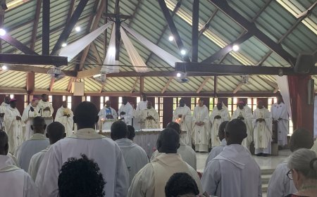 Messe d’ouverture présidée par Son Éminence Antoine Cardinal KAMBANDA, archevêque de Kigali et membre du dicastère pour la culture et l’éducation