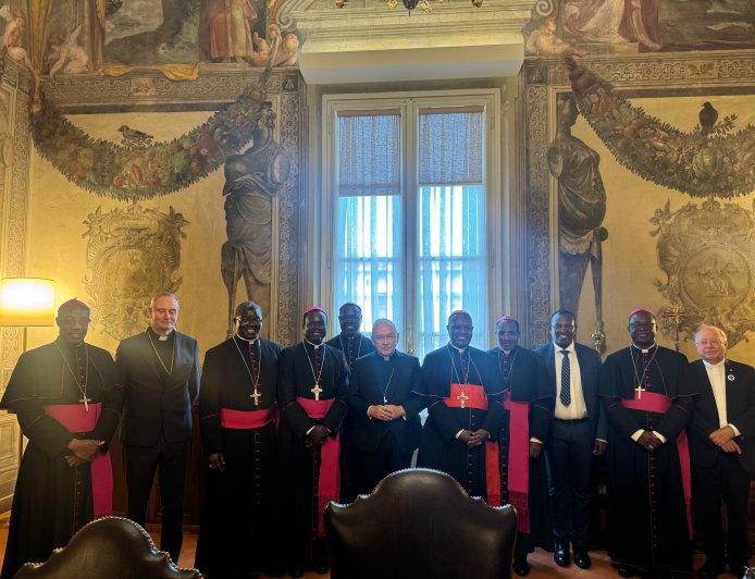 La délégation de la Fondation Internationale Religions et Sociéts a rencontré Son Excellence Monseigneur Edgar Edgar Peña Parra